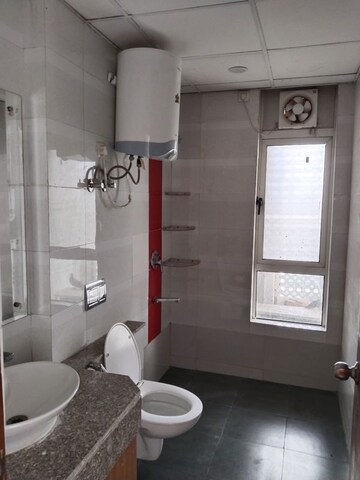 Bathroom in 1 BHK Builder Floor at RWA Residential Society Sector 46, Sector 46 – for Rent