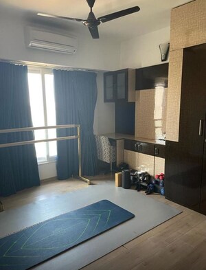 Master Bedroom in 2.5 BHK Apartment at Kanakia Paris, Bandra East – for Rent