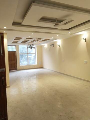 Room in 6+ BHK Villa at RWA Residential Society Sector 46, Sector 46 – for Rent