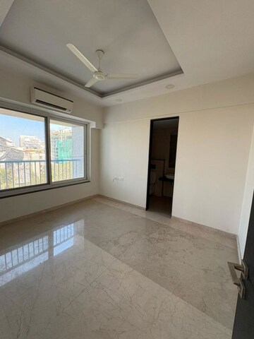 Room in 3 BHK Apartment at Kolte Patil Link Palace, Santacruz West – for Rent