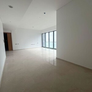 Room in 4 BHK Apartment at Rustomjee Crown, Prabhadevi – for Rent