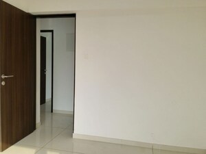 Room in 2 BHK Apartment at Arkade Aspire, Goregaon East – for Rent