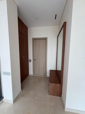 Room in 5 BHK Apartment at Rustomjee Crown, Prabhadevi – for Rent