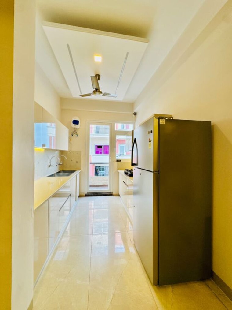 Kitchen, vip road 3 Bedroom 1350 Sq.Ft. Apartment In Vip Road Zirakpur 10002987