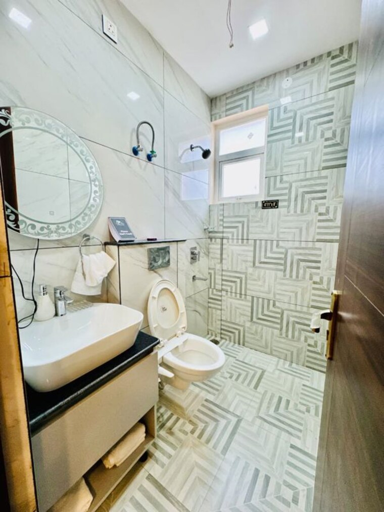 Bathroom, vip road 3 Bedroom 1350 Sq.Ft. Apartment In Vip Road Zirakpur 10002987