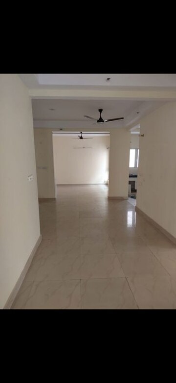 Room in 3 BHK Apartment at Siddharth Vihar – for Rent