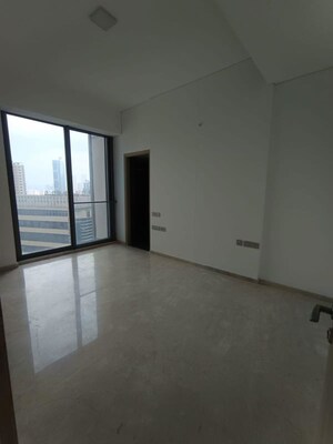 Room in 4 BHK Apartment at Rustomjee Crown, Prabhadevi – for Rent