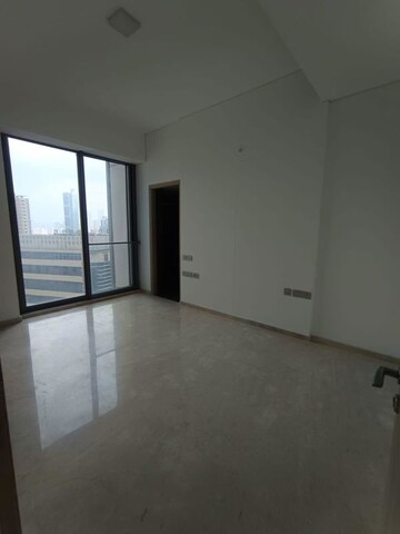 Room in 4 BHK Apartment at Rustomjee Crown, Prabhadevi – for Rent