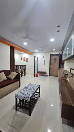 2 BHK Apartment For Rent in Safal Twins