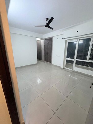 Room in 2 BHK Apartment at Gaur City 7th Avenue, Sector 4 Greater Noida – for Sale