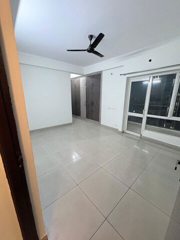 Room in 2 BHK Apartment at Gaur City 7th Avenue, Sector 4 Greater Noida – for Sale