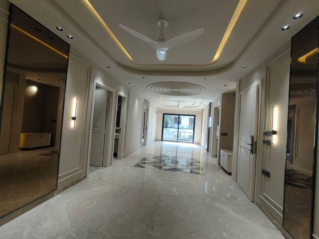 5 BHK + Servant Room Apartment For Sale in Emaar Emerald Floors