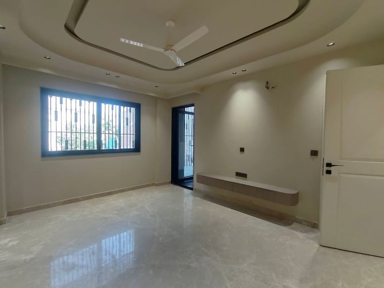 Room, emaar-emerald-floors 5 Bedroom 500 Sq.Yd. Apartment In Sector 65 Gurgaon 10003024