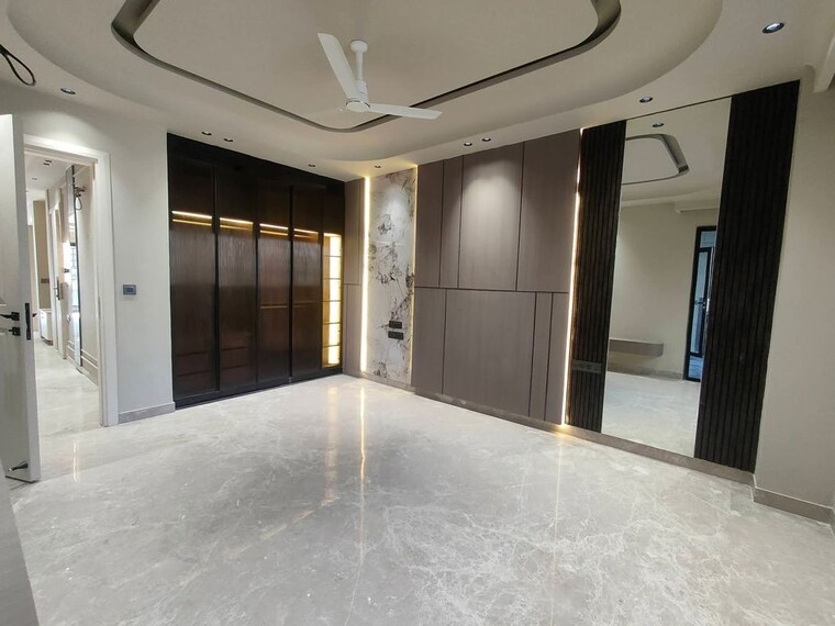 Room, emaar-emerald-floors 5 Bedroom 500 Sq.Yd. Apartment In Sector 65 Gurgaon 10003024