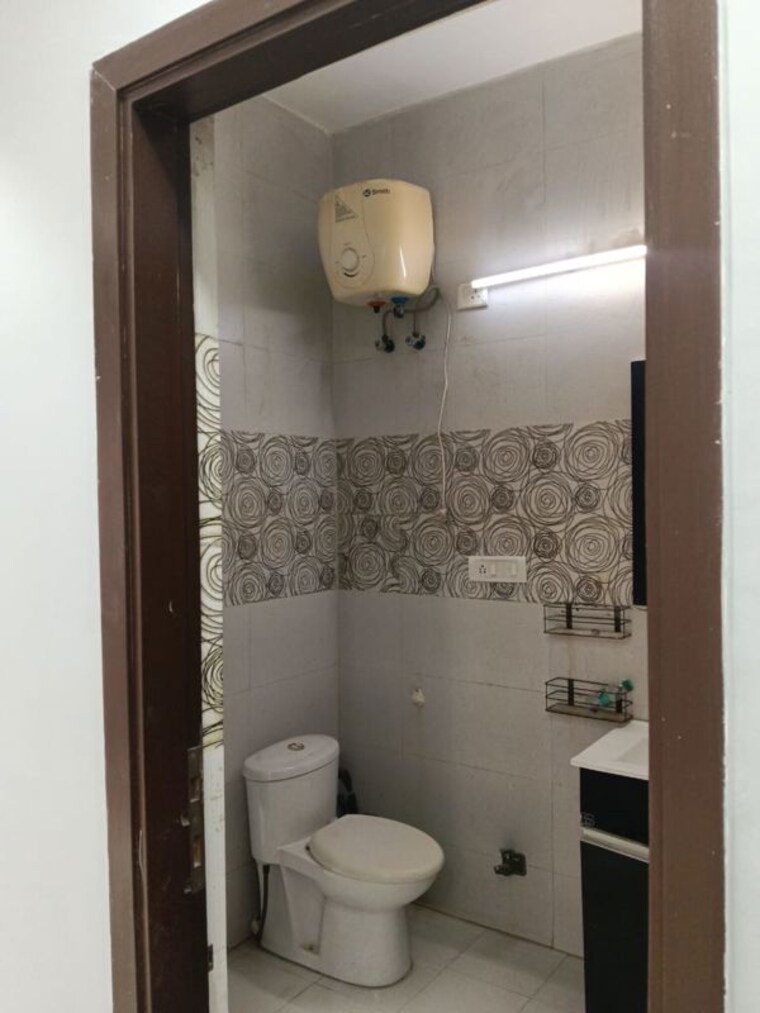 Bathroom, sector 40 6+ Bedroom 250 Sq.Mt. Villa In Sector 40 Noida 10003031