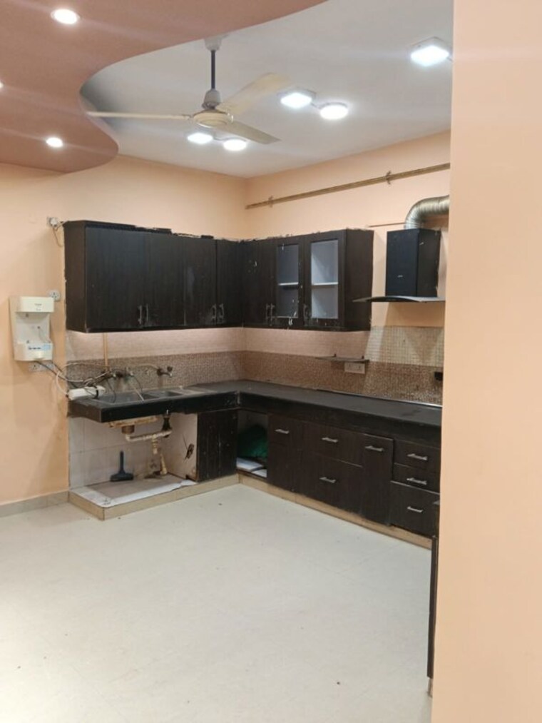 Kitchen, sector 40 6+ Bedroom 250 Sq.Mt. Villa In Sector 40 Noida 10003031