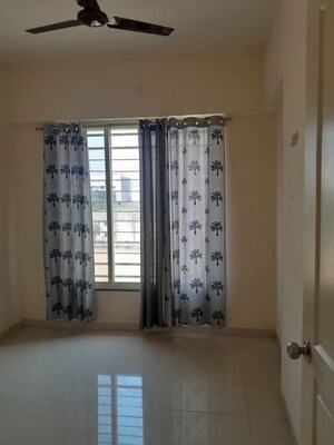 Room in 2 BHK Apartment at Shroff Signature Heights, Wakad – for Rent