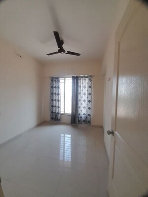 Room in 2 BHK Apartment at Shroff Signature Heights, Wakad – for Rent