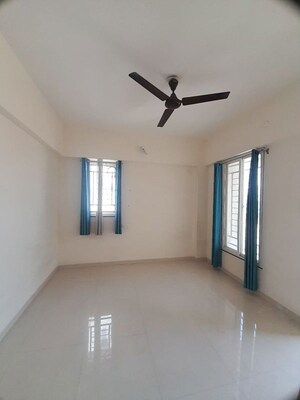 Room in 2 BHK Apartment at Shroff Signature Heights, Wakad – for Rent