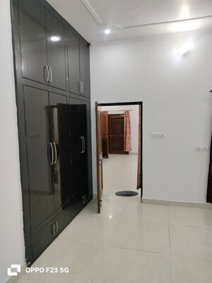 Room in 3 BHK Builder Floor at Gomti Nagar – for Rent