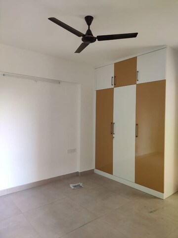Room in 3 BHK Apartment at Mahaveer Ranches, Hosa Road – for Rent