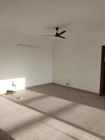 Room in 3 BHK Apartment at Mahaveer Ranches, Hosa Road – for Rent