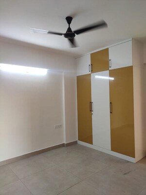 Room in 3 BHK Apartment at Mahaveer Ranches, Hosa Road – for Rent