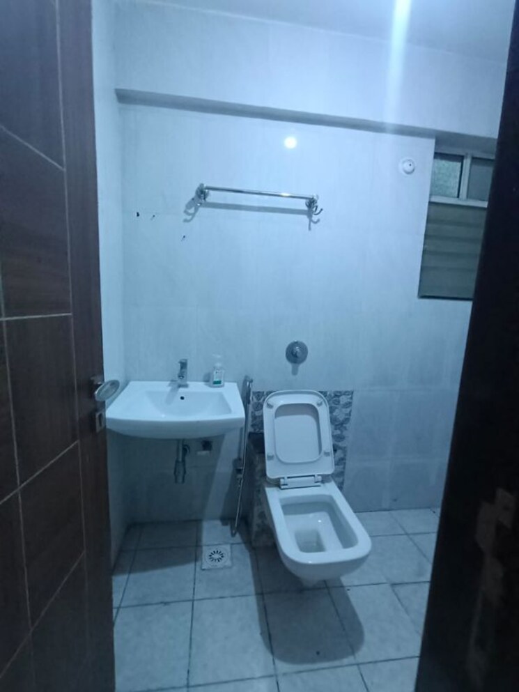 Bathroom, essen-aishwaryam-comfort-phase-i 2 Bedroom 800 Sq.Ft. Apartment In Akurdi Pune 10003176