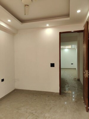 Room in 2 BHK Builder Floor at Saket – for Rent