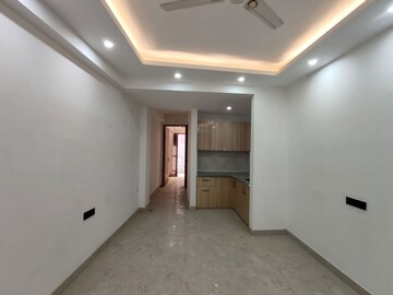 Room in 2 BHK Builder Floor at Saket – for Rent