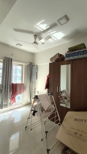 Master Bedroom in 2.5 BHK Apartment at Kabra Centroid, Santacruz East – for Rent