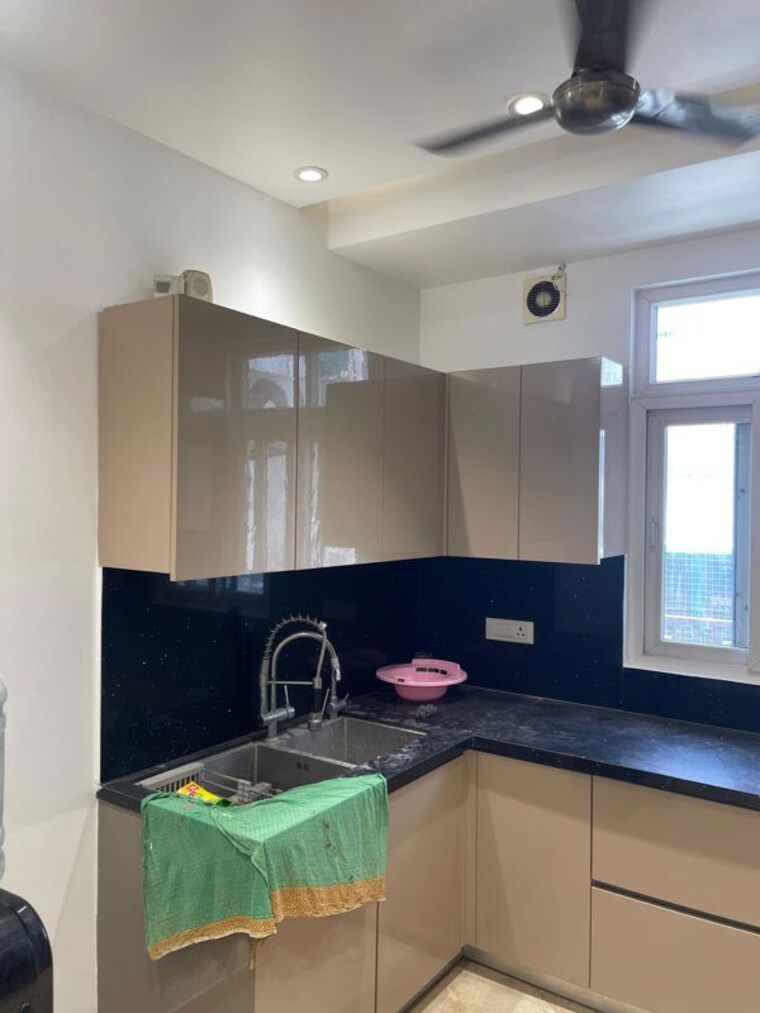 Kitchen, vikas puri 3 Bedroom 125 Sq.Yd. Builder Floor In Vikas Puri Delhi 10003207