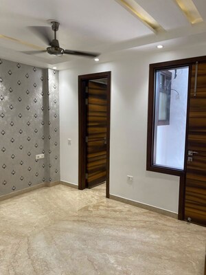 Room in 3 BHK Builder Floor at Vikas Puri – for Rent
