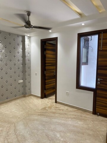 Room in 3 BHK Builder Floor at Vikas Puri – for Rent