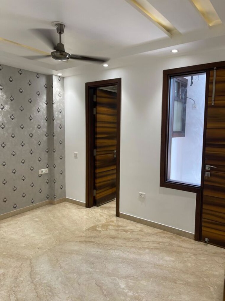 Room, vikas puri 3 Bedroom 125 Sq.Yd. Builder Floor In Vikas Puri Delhi 10003207