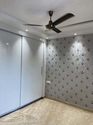 Room in 3 BHK Builder Floor at Vikas Puri – for Rent