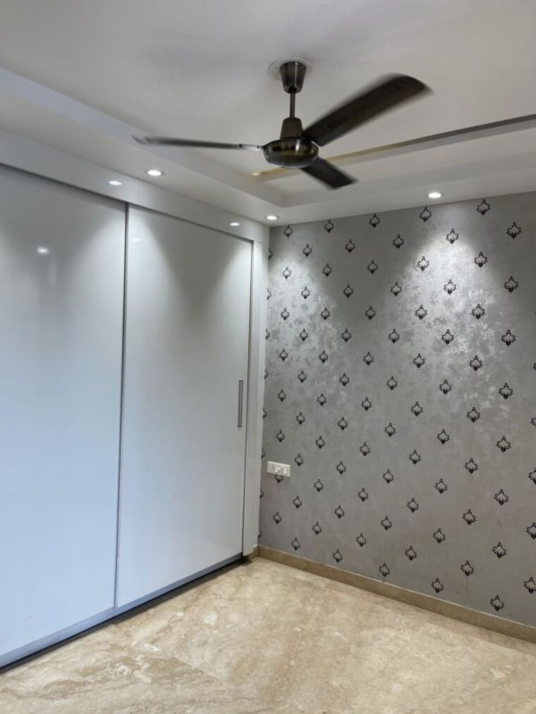 Room, vikas puri 3 Bedroom 125 Sq.Yd. Builder Floor In Vikas Puri Delhi 10003207
