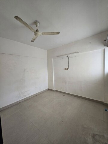 Room in 1 BHK Apartment at Ratan Prestige, Kharadi – for Rent