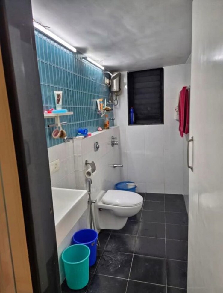 Bathroom, santacruz west 1 Bedroom 500 Sq.Ft. Apartment In Santacruz West Mumbai 10003258