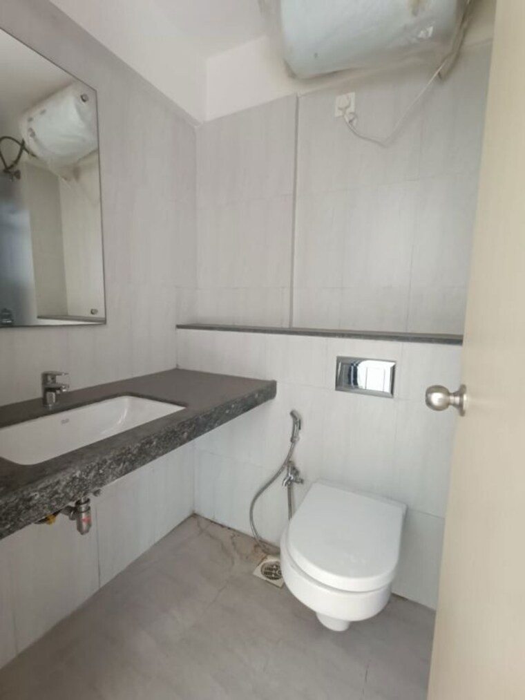 Bathroom, godrej-central 2 Bedroom 710 Sq.Ft. Apartment In Chembur Mumbai 10003272