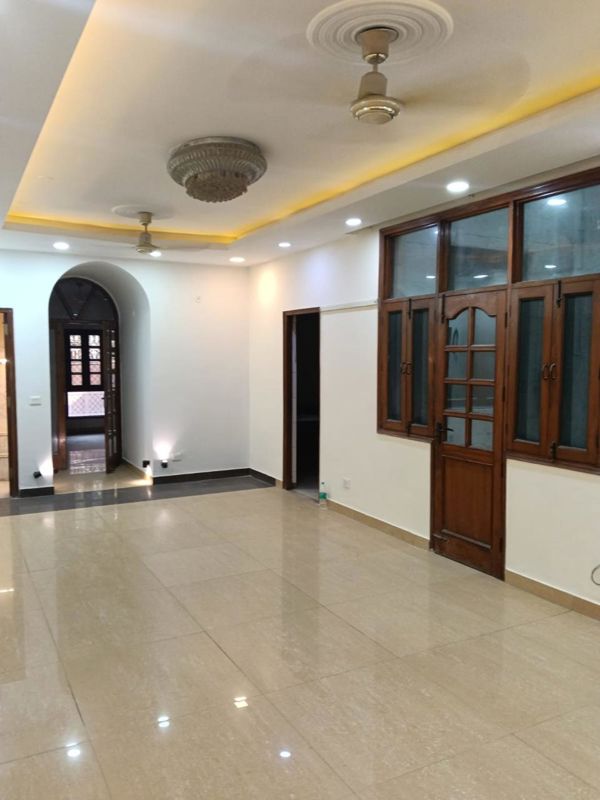 6+ BHK + Pooja Room,Servant Room,Study Room Independent House For Rent in Sector 40