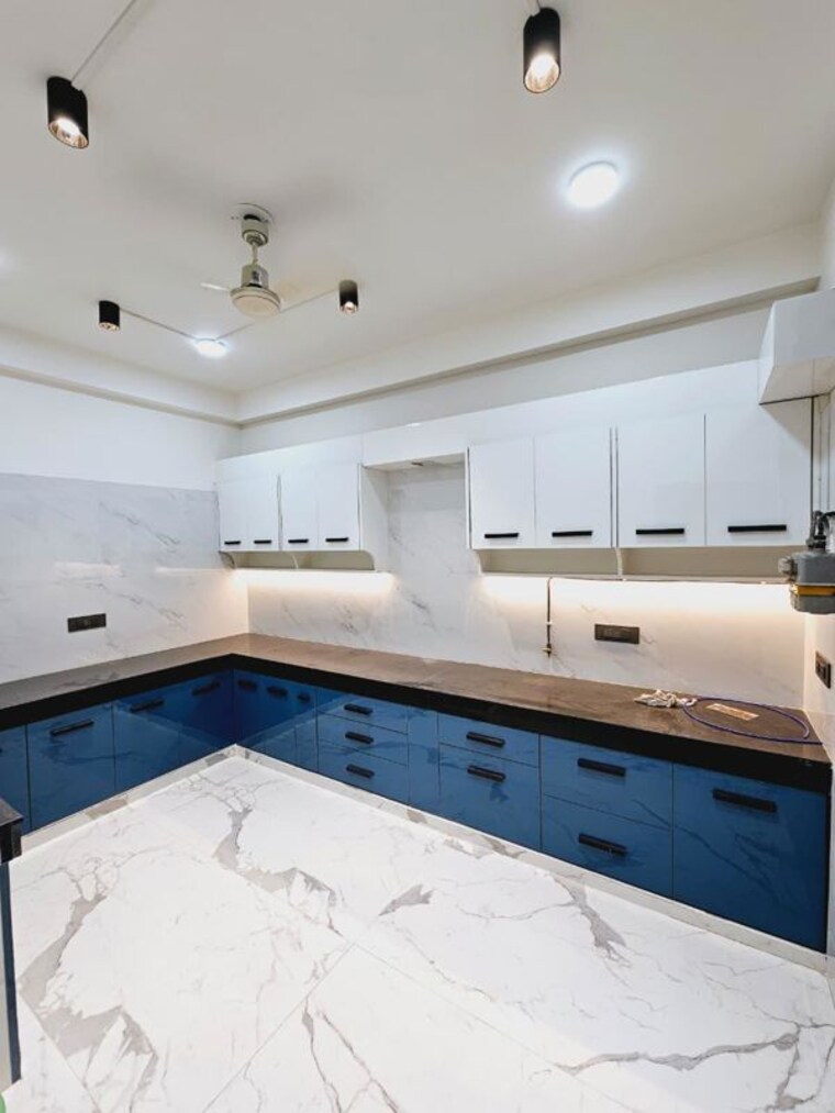 Kitchen, sector 40 6+ Bedroom 300 Sq.Mt. Independent House In Sector 40 Noida 10003389