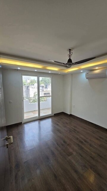 Room in 3 BHK Apartment at Saket – for Rent