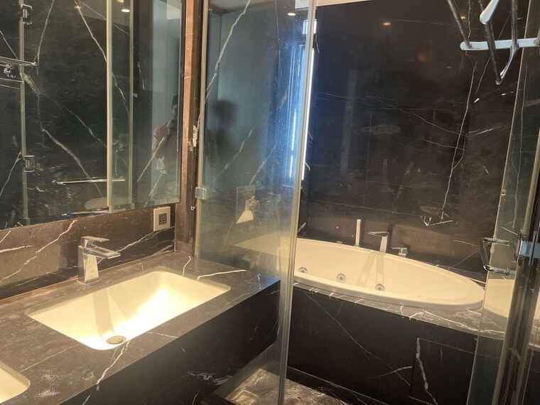 Bathroom, lodha-trump-tower 3 Bedroom 1373 Sq.Ft. Apartment In Worli Mumbai 10003371