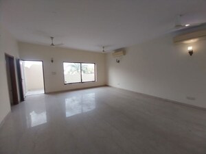 Room in 3 BHK Builder Floor at Shivalik Colony – for Rent