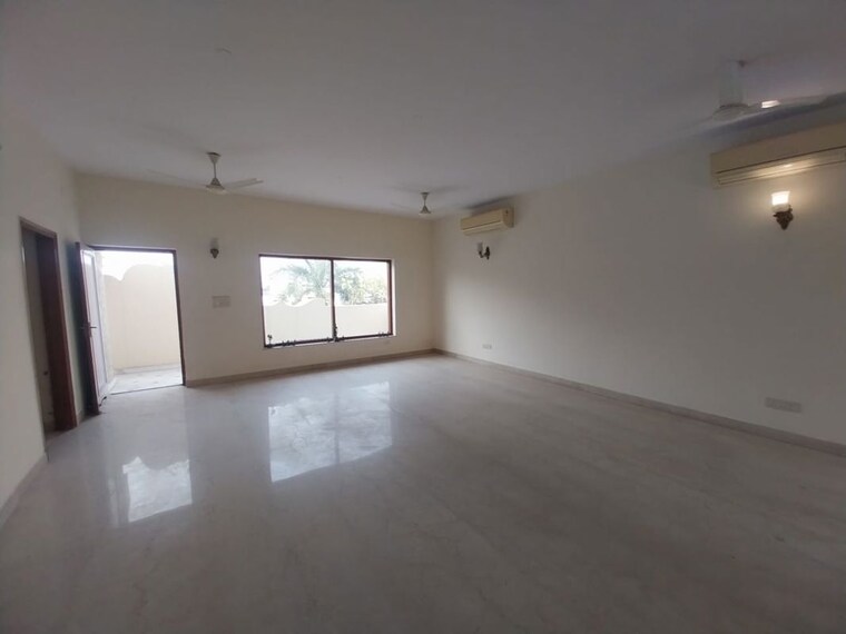 Room, shivalik colony 3 Bedroom 1800 Sq.Ft. Builder Floor In Shivalik Colony Delhi 10003458