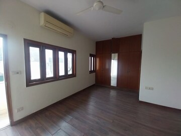 Room in 3 BHK Builder Floor at Shivalik Colony – for Rent