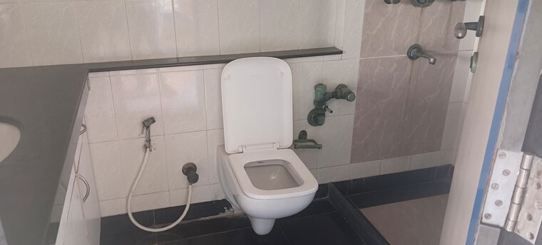 Bathroom, pleasant-chs-malad 2 Bedroom 700 Sq.Ft. Apartment In Malad West Mumbai 9970829