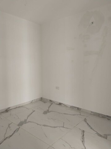 Room in 2 BHK Apartment at Magarpatta Grevillea, Hadapsar – for Sale