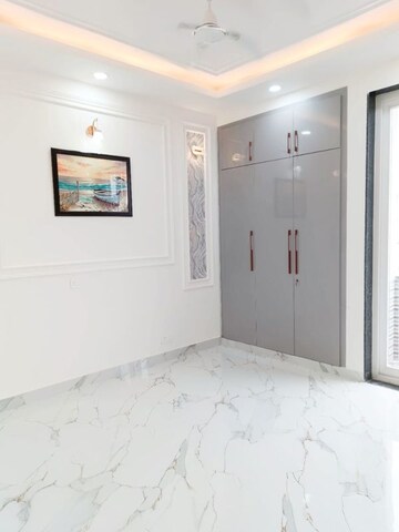 Room in 4 BHK Builder Floor at Uppal Southend, Sector 49 – for Sale